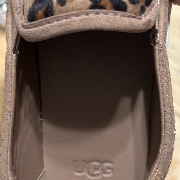 UGG size 8.5 women’s worn twice. - Picture 3 of 8